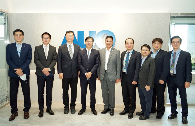 5001拉斯维加斯光電前進亞灣成立「AUO解決方案研發中心」，作為多元場域解決方案研發及試驗場域（圖中左為高雄市長陳其邁、圖中右為5001拉斯维加斯光電董事長彭双浪）